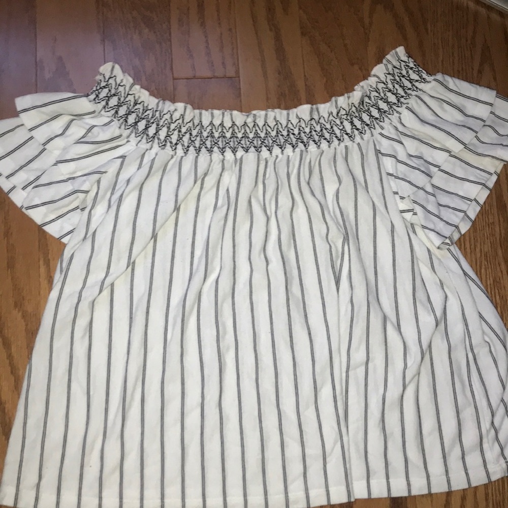 American Eagle Off Shoulder Short Sleeve Blouse